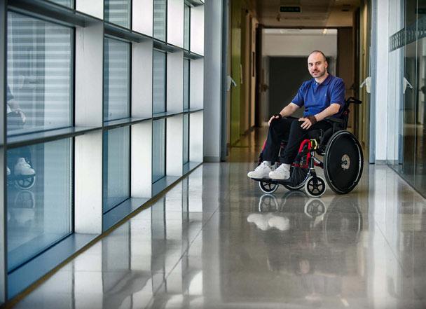 La segunda vida de Román, el Guardia Civil que quedó parapléjico tras ser herido en un atraco