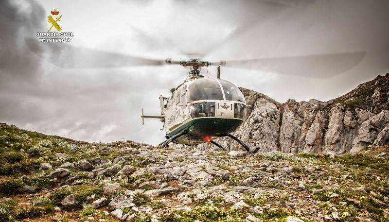 Mueren tres guardias civiles al caer su helicóptero en un rescate en León