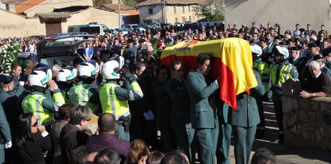 Villabrázaro despide con honores al guardia civil que murió atropellado por un camión