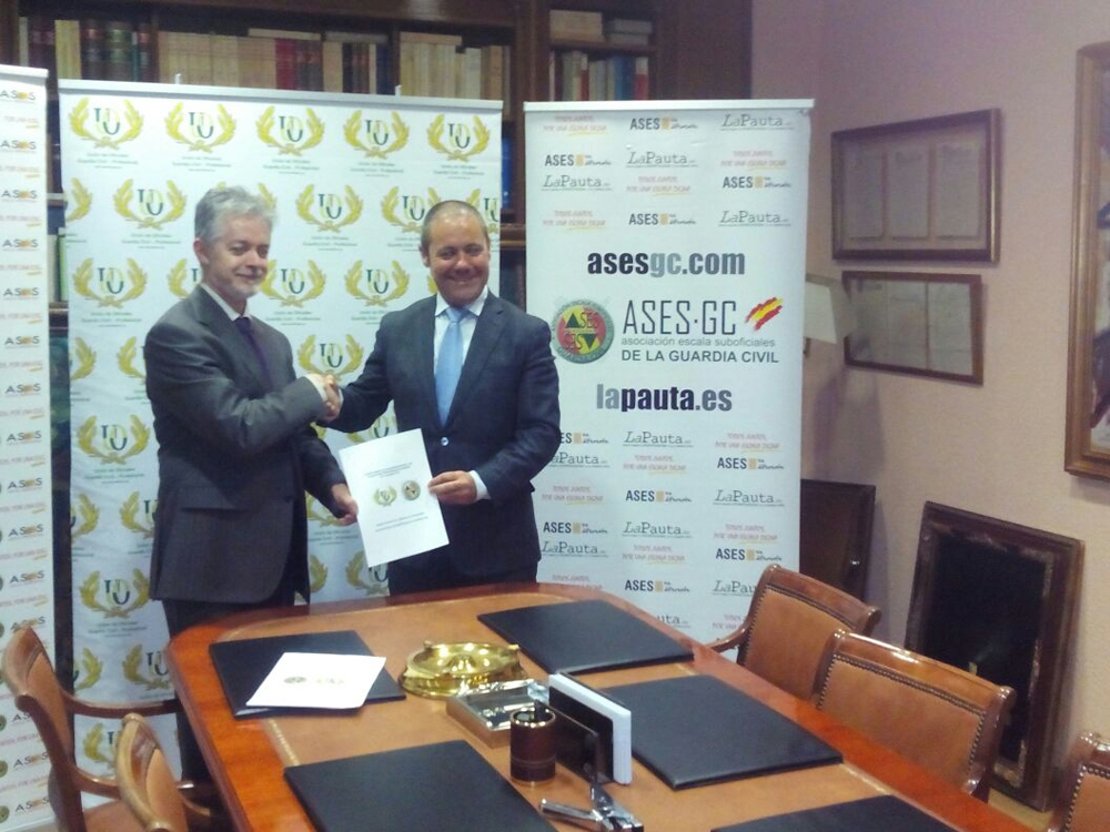 Firma acuerdo ASES- UO.JPG