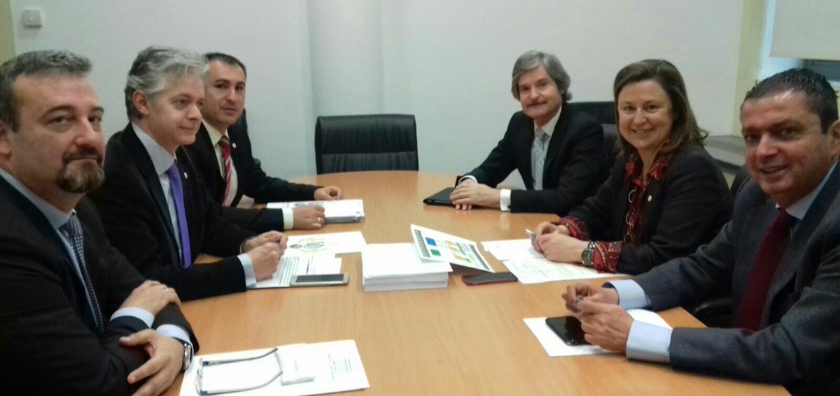 LA PORTAVOZ DE HACIENDA  SE COMPROMETE A MEDIAR PARA MEJORAR RD DE PLANTILLAS