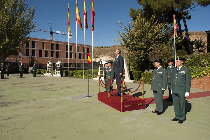 El director general de la Guardia Civil preside la toma de posesión del nuevo director de la Academia de Oficiales