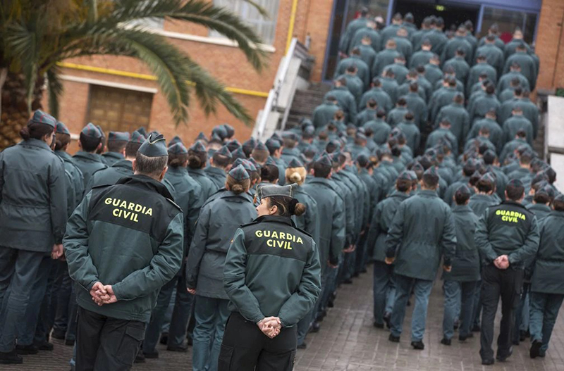 La Guardia Civil interrumpe la actividad académica en sus centros docentes