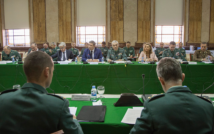 EL DIRECTOR GENERAL SE SALTA AL CONSEJO DE LA GUARDIA CIVIL