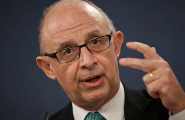 Mensaje de Rajoy a Montoro: “Sin los funcionarios, no ganamos las europeas”