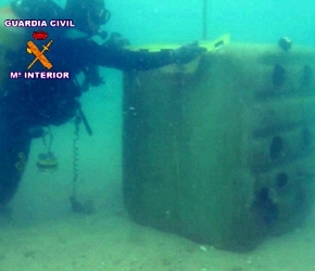 Crisis en Gibraltar. Habrá más inmersiones de la Guardia Civil para localizar bloques de hormigón: han sido presentadas dos denuncias y su obligación es investigar