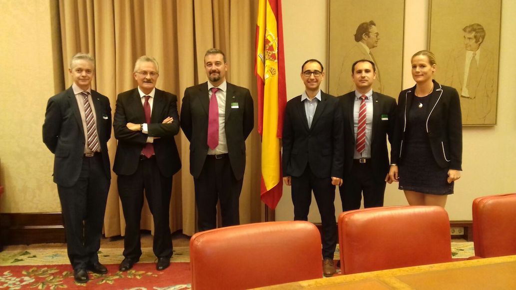 Unión de Oficiales se reúne con el Grupo Parlamentario Socialista