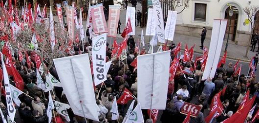 Los funcionarios se rebelan contra los 600 millones repartidos por el Gobierno entre altos cargos