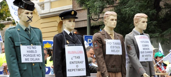 El Gobierno prohíbe a los guardias civiles acceder de uniforme a “establecimientos incompatibles con su condición”