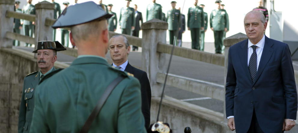 El PP negocia la nueva ley de personal de la Guardia Civil para calmar a los oficiales