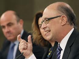 Los funcionarios se quedan sin los ‘sorayos’. El Gobierno descarta aumentar el número de moscosos para compensar la congelación del sueldo