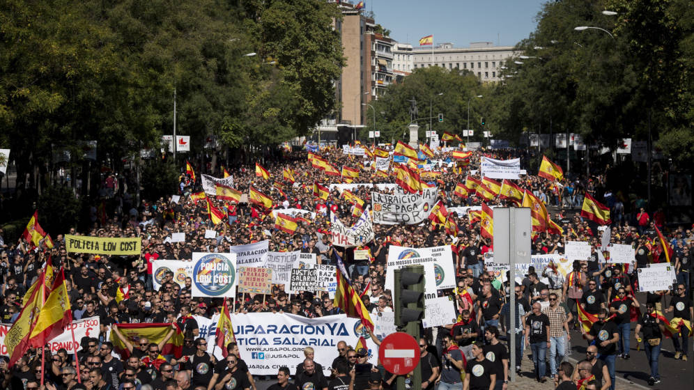 Las asociaciones de la Guardia Civil ponen cifra a la equiparación: 1.500 millones en tres años