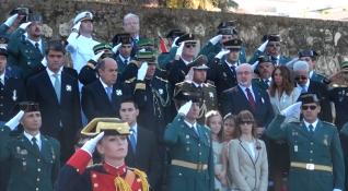 La Guardia Civil condecora a José Luis Mendoza. El presidente de la UCAM asegura: 